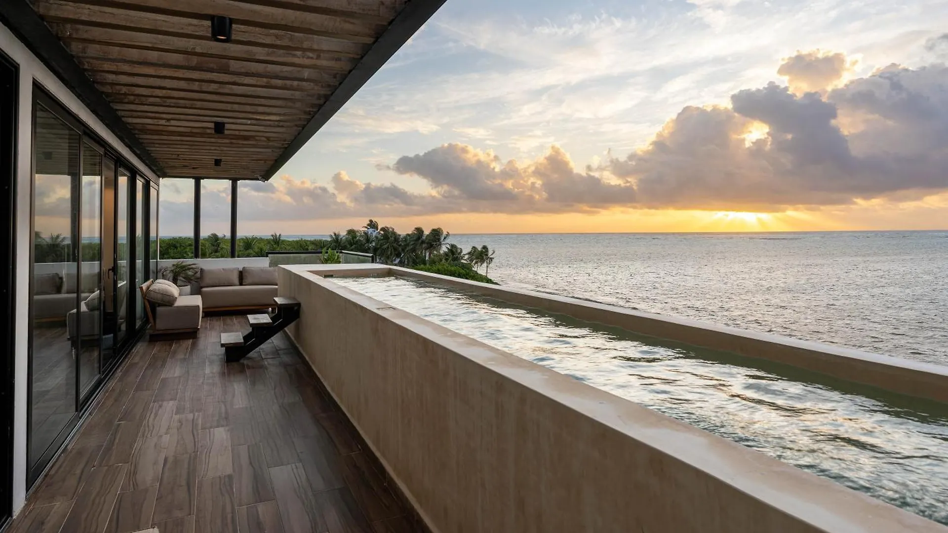 Beachfront Luxury Villa With Pool With Private Cooker & Staff Puerto Morelos