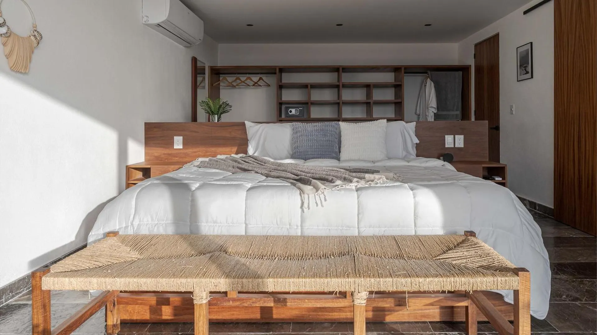 Beachfront Luxury Villa With Pool With Private Cooker & Staff Puerto Morelos
